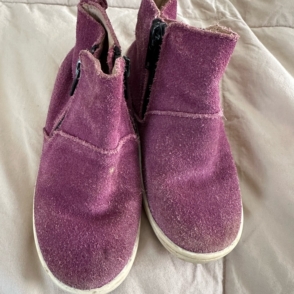 Monkey feet Purple Suede Boots